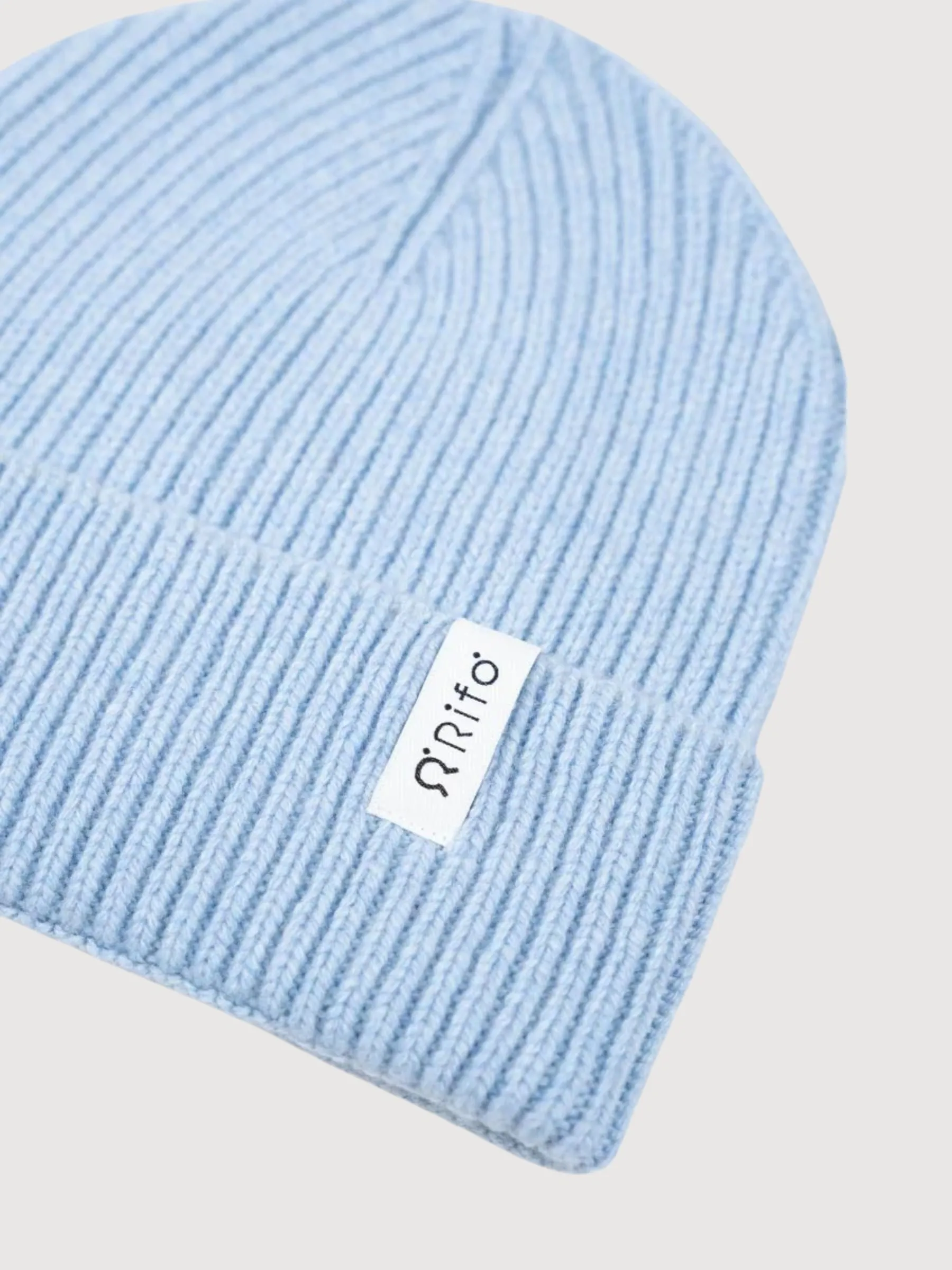 Beanie Marcello Dusty Blue Unisex in recycled cashmere | Rifò