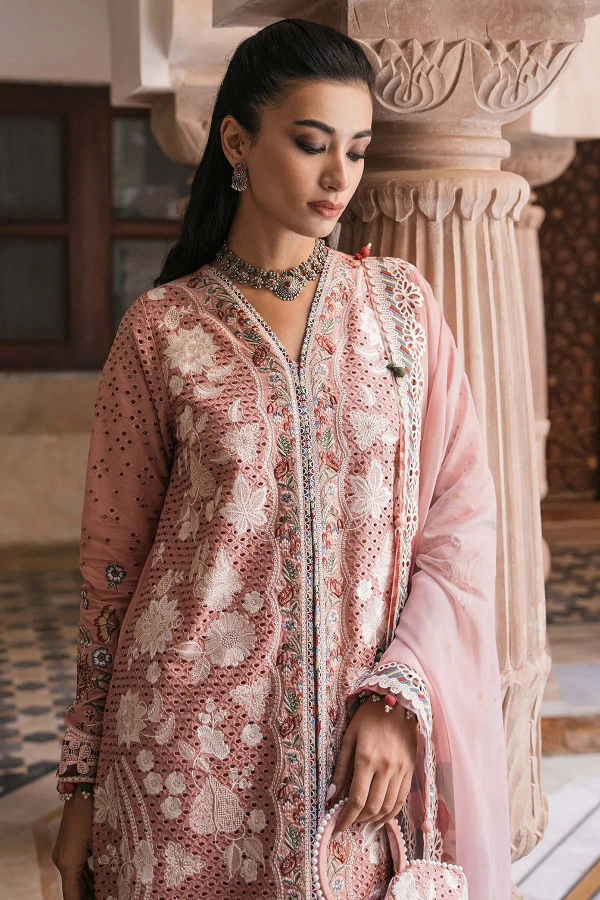 Jazmin Shahkaar Luxury Lawn Collection – Embroidered Luxury Lawn SL24-D4